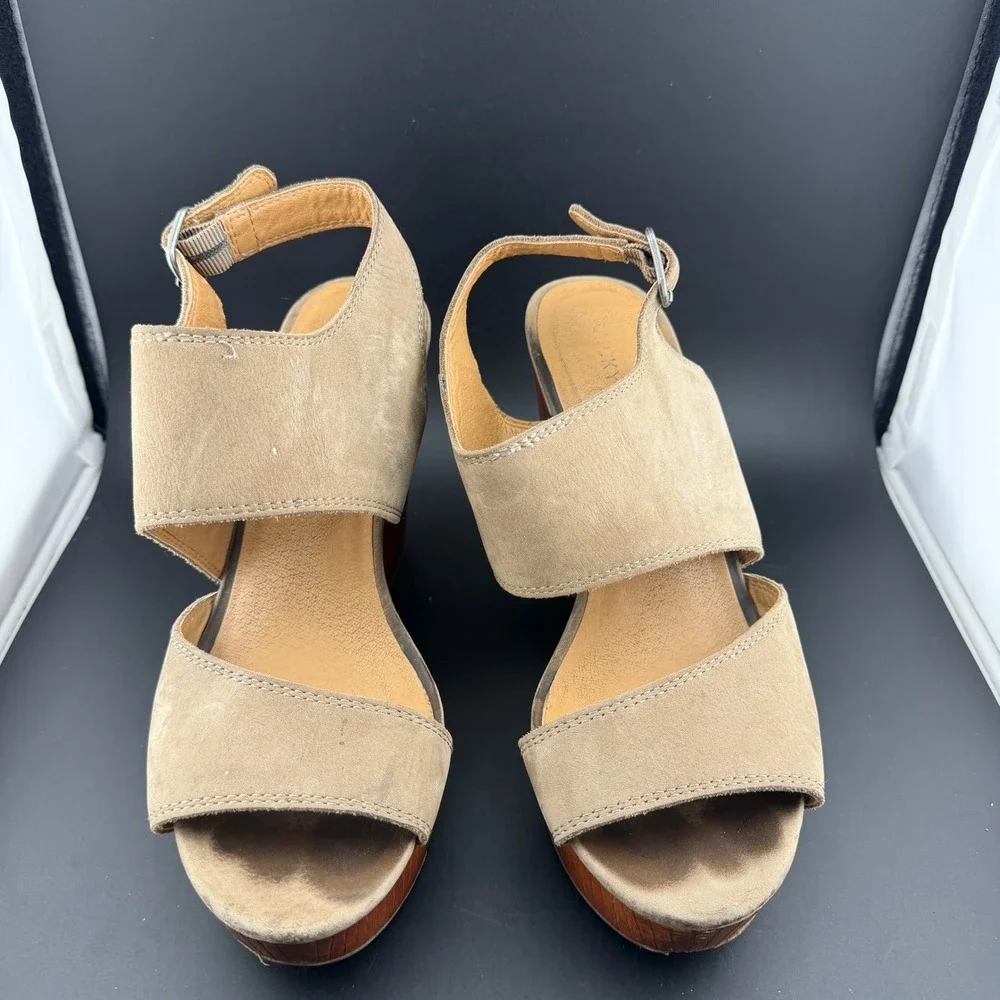 Lucky Brand Taupe Suede Platform Wedge Sandals Buckle Ankle Strap‎ Wood Heel